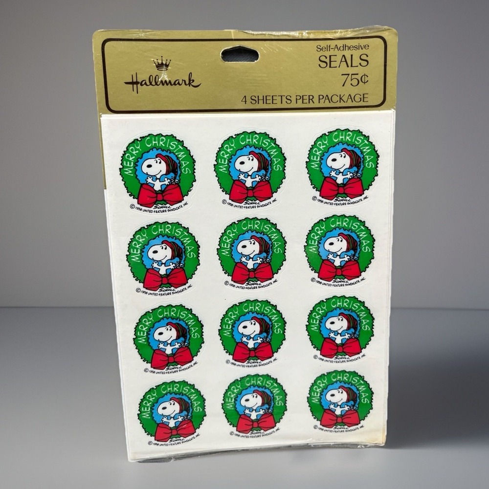 NEW VTG 1958 Peanuts SNOOPY "MERRY CHRISTMAS" Stickers Hallmark Seals 28 Sheets